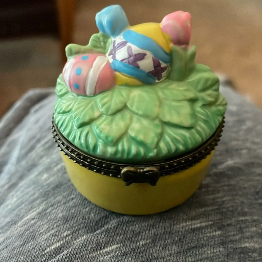 Ceramic Hinged Spring Easter Basket